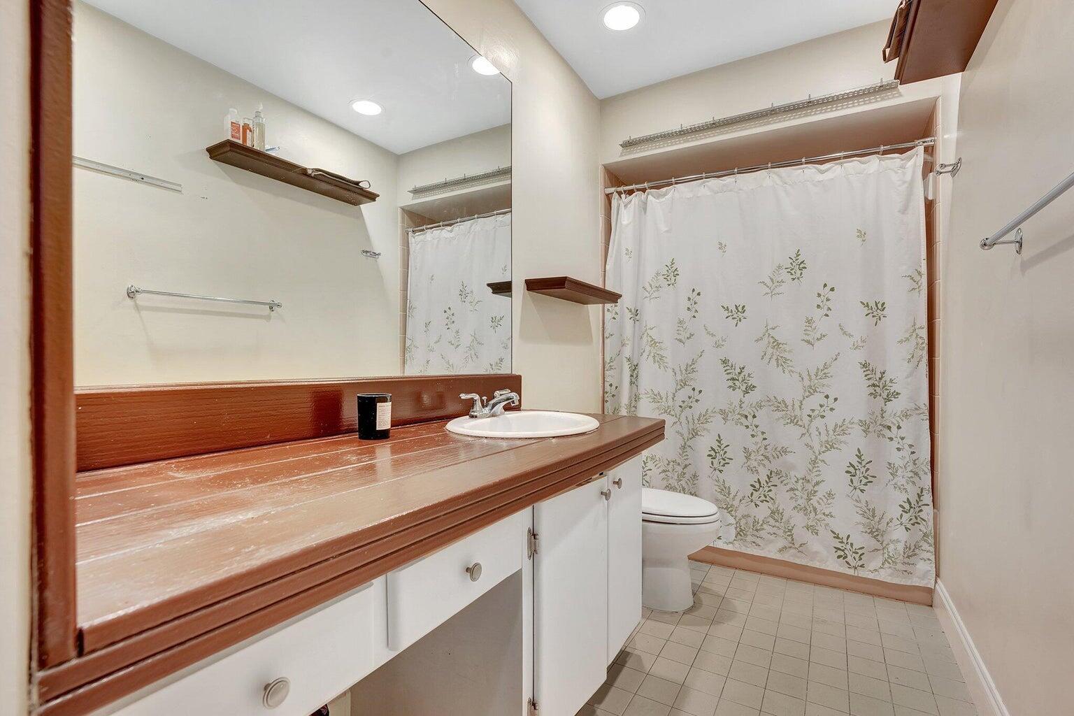 RIVER SHORES CONDO - Residential Lease