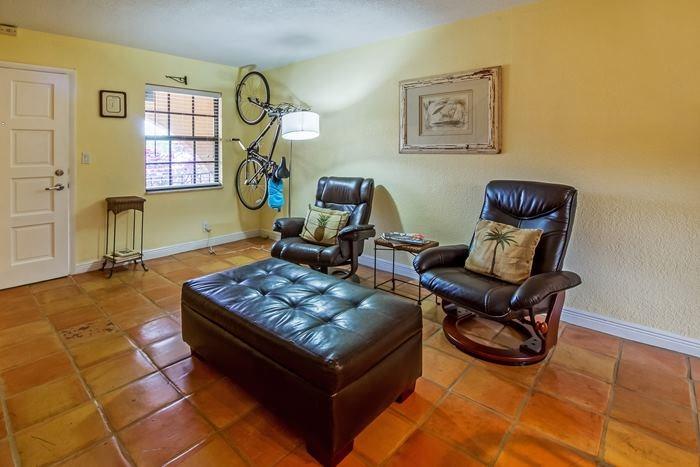 annie's castle - Residential