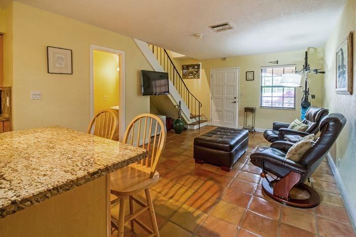 annie's castle - Residential