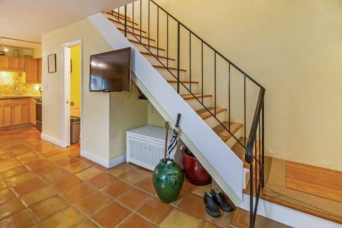 annie's castle - Residential