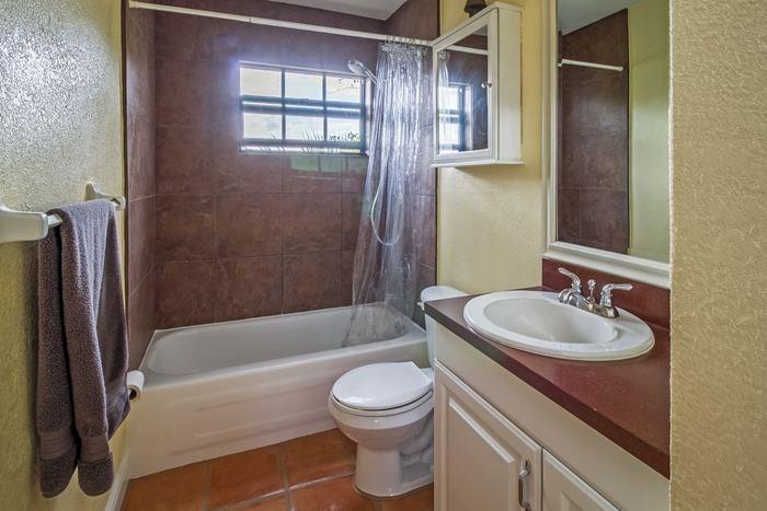 annie's castle - Residential