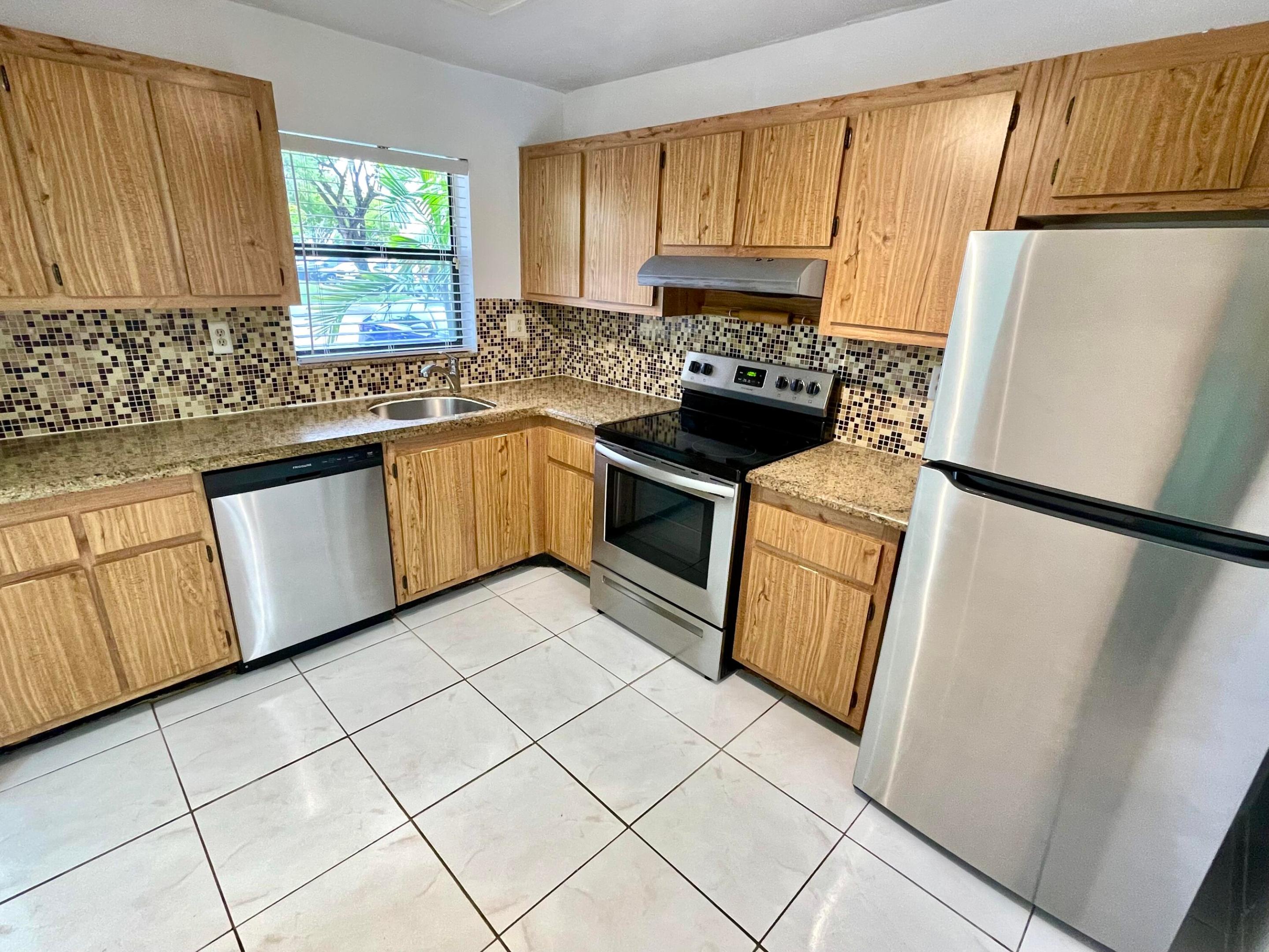 SUNRISE LAKES 219 CONDO UNIT 104 - Residential