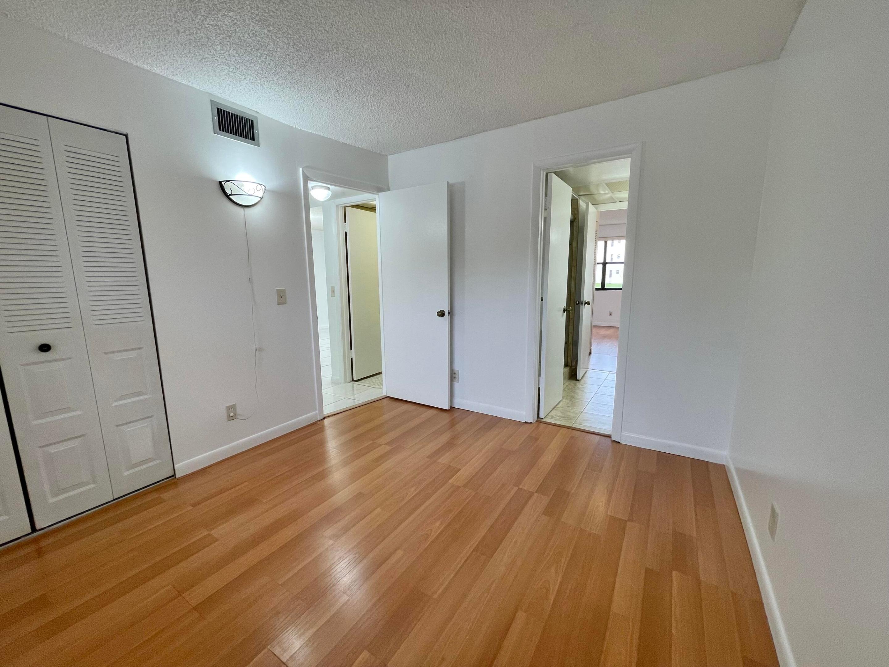 SUNRISE LAKES 219 CONDO UNIT 104 - Residential