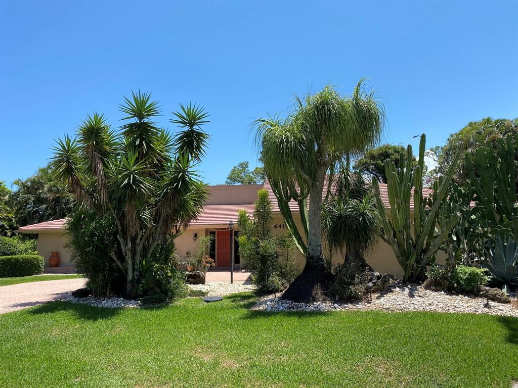 Photo of 6419 Eastpointe Pines Street, Palm Beach Gardens, FL 33418 (MLS # R10716128)