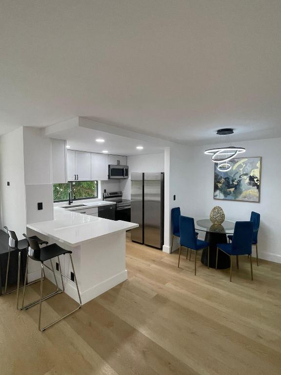 PLAZA OF AMERICAS CONDO PART 3 - Residential