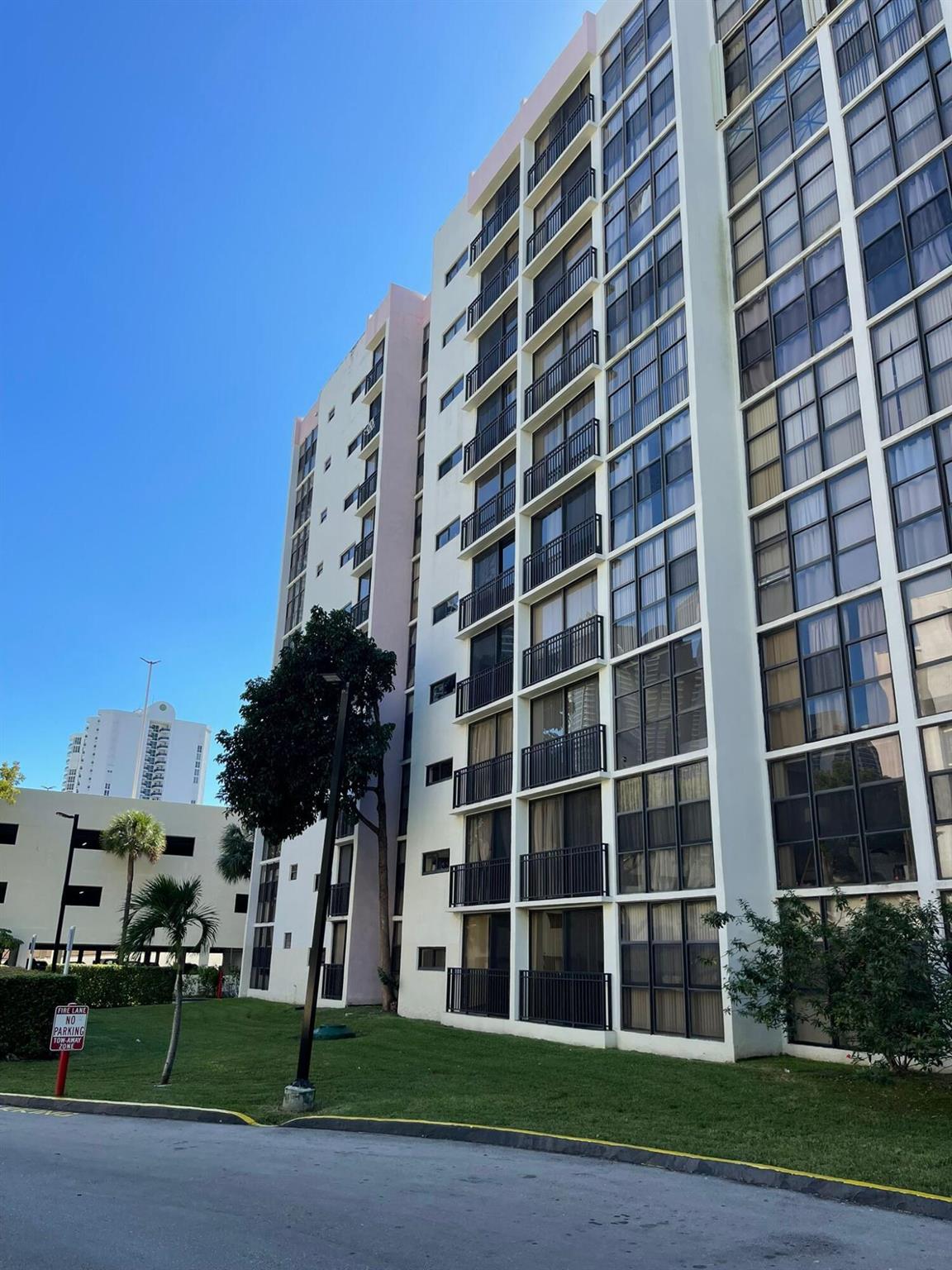 PLAZA OF AMERICAS CONDO P - Residential