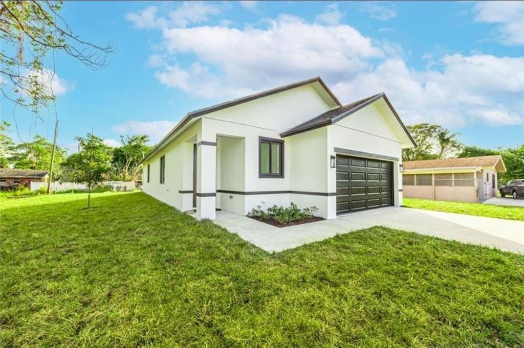 Photo of 3415 Avenue R, Fort Pierce, FL 34947 (MLS # F10490366)