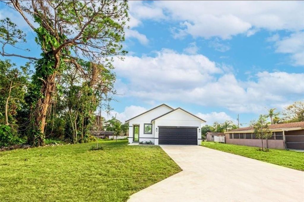 Photo of 3415 Avenue R, Fort Pierce, FL 34947 (MLS # F10490366)