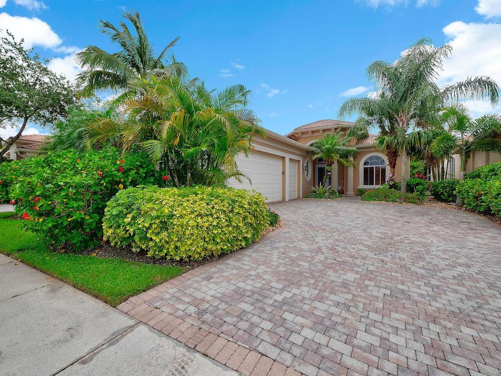 Photo of 158 Esperanza Way, Palm Beach Gardens, FL 33418 (MLS # R10965520)