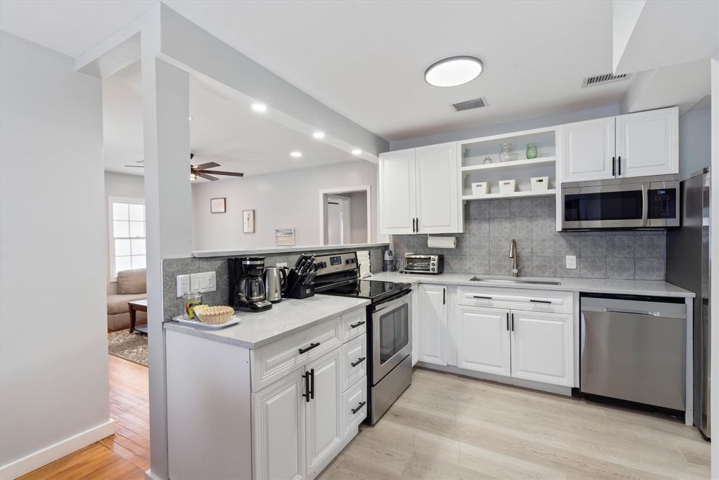 Photo of 508 SW 11th Street, Fort Lauderdale, FL 33315 (MLS # F10529388)