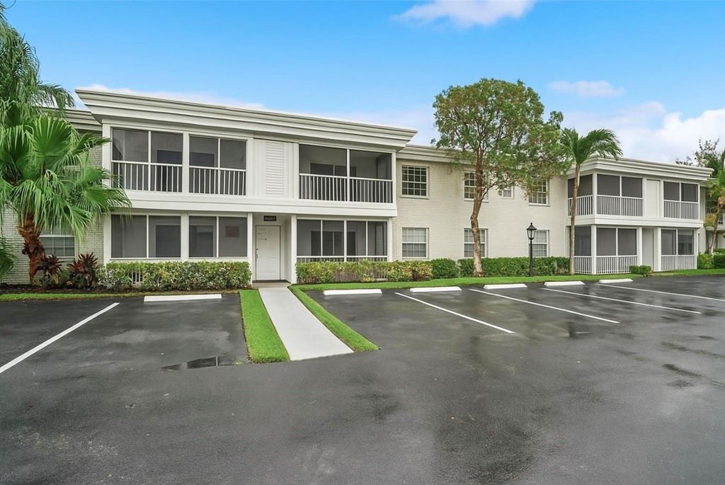 Photo of 6211 Bay Club Drive #4, Fort Lauderdale, FL 33308 (MLS # F10507368)