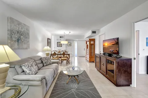 11234 Green Lake Drive Unit 201, Boynton Beach, FL MLS: R10984829