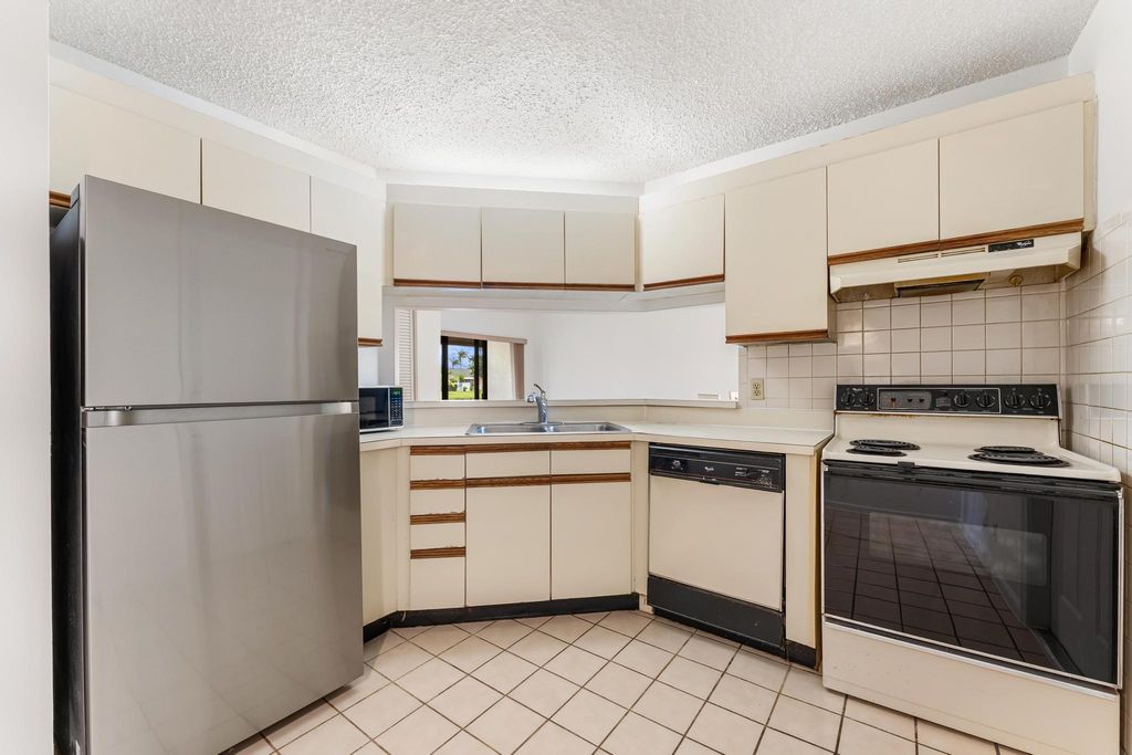 Photo of 22 Via De Casas Sur #102, Boynton Beach, FL 33426 (MLS # R11138606)