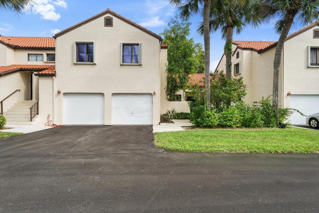 Photo of 22 Via De Casas Sur #102, Boynton Beach, FL 33426 (MLS # R11138606)