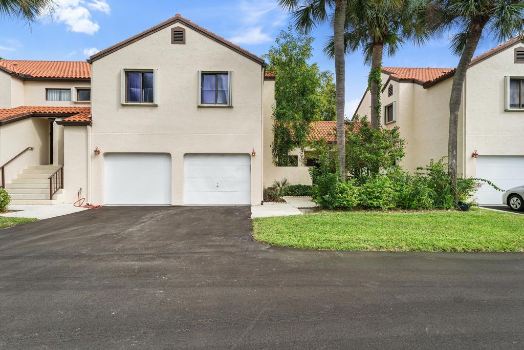 Photo of 22 Via De Casas Sur #102, Boynton Beach, FL 33426 (MLS # R11138606)