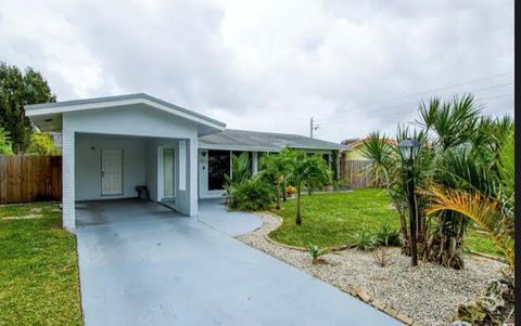 Photo of 1905 N 45th Avenue, Hollywood, FL 33021 (MLS # B26018654)