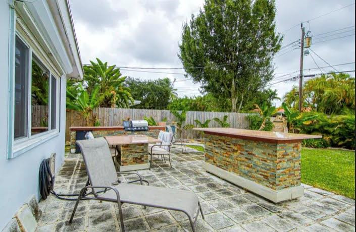 HOLLYWOOD HILLS - Residential