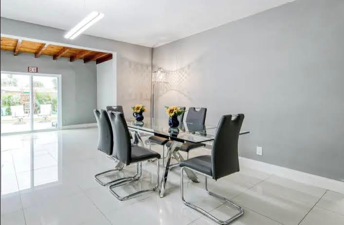 HOLLYWOOD HILLS - Residential