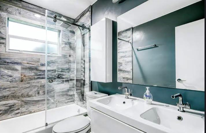 HOLLYWOOD HILLS - Residential