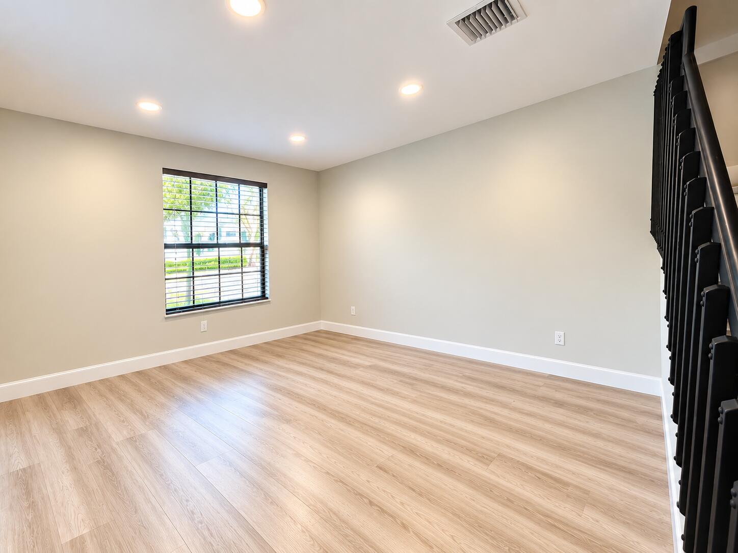 9326 W 33RD Lane, Hialeah, FL, 33018/$469,000 4 9326 W 33RD Lane