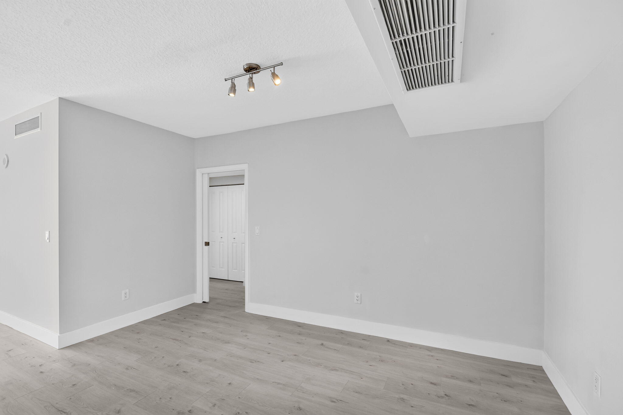 403 S Sapodilla Avenue 409