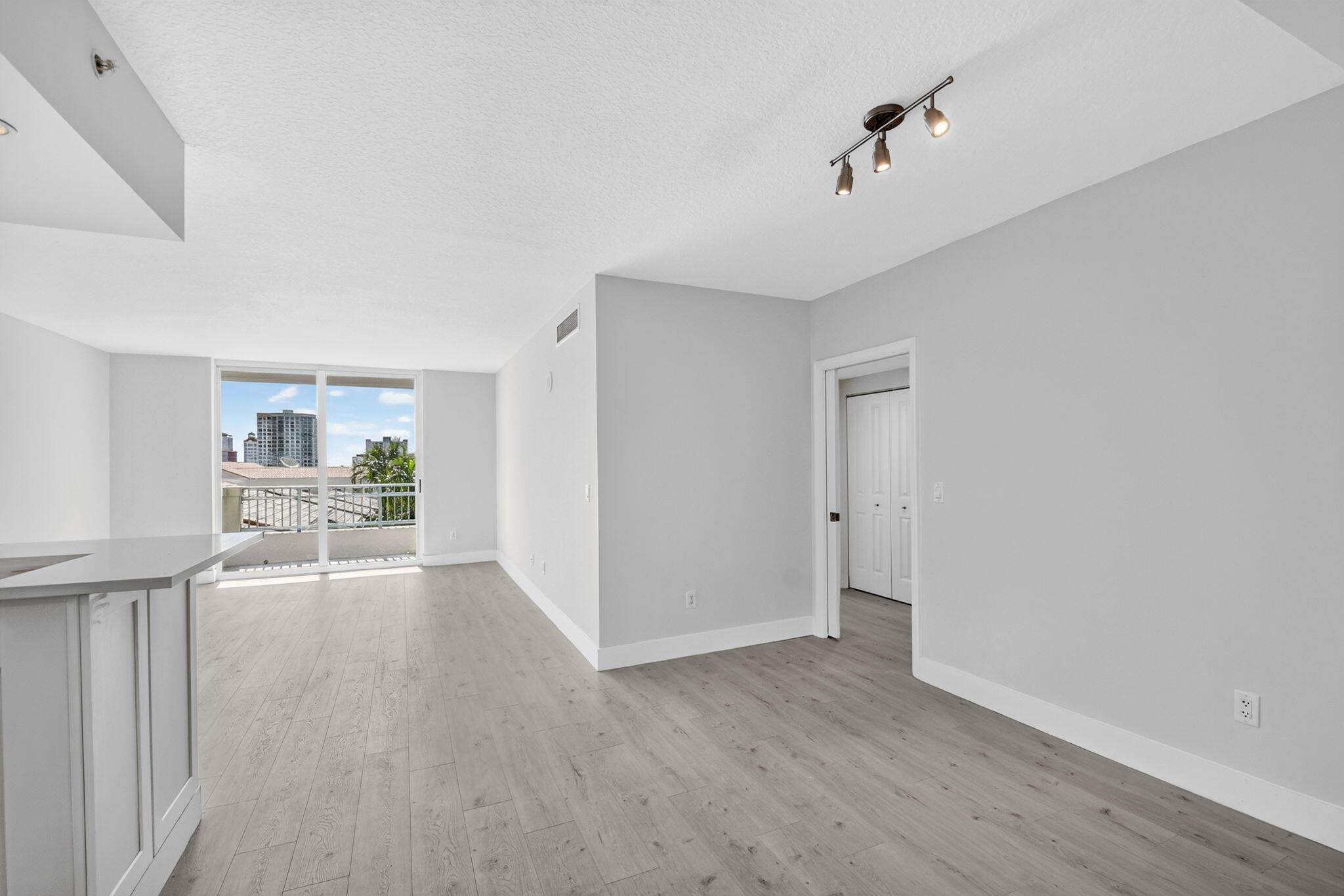 403 S Sapodilla Avenue 409