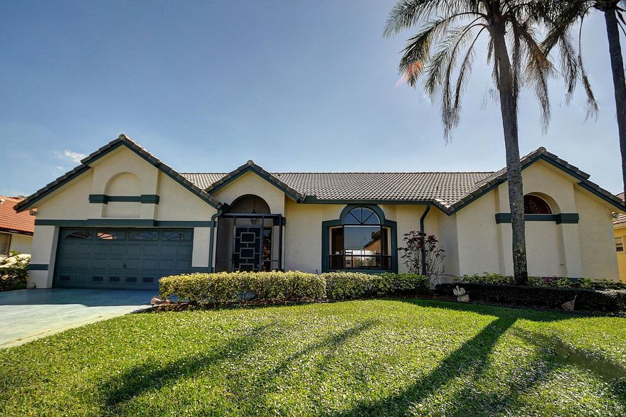 Great floor plan, updated kitchen with stainless steel appliances large living room, open family room, split plan.  And it all overlooks a large lake and fairway.