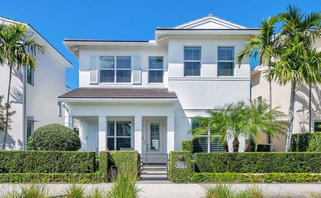 Photo of 5025 Grandiflora Road, Palm Beach Gardens, FL 33418 (MLS # R10994928)