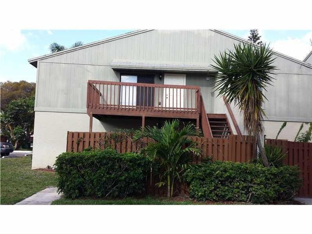 Photo of 10 Crossings Circle #G, Boynton Beach, FL 33435 (MLS # F10540450)