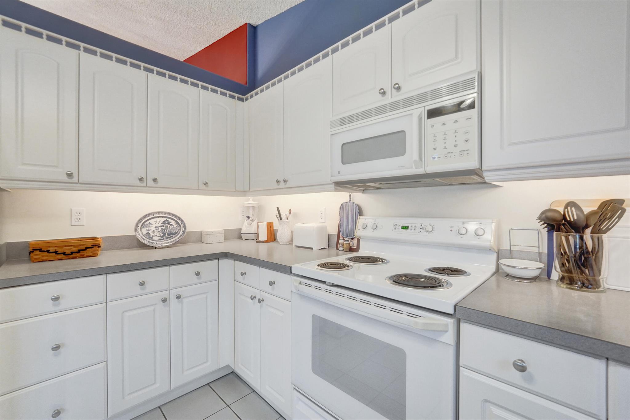 8252 White Rock Circle