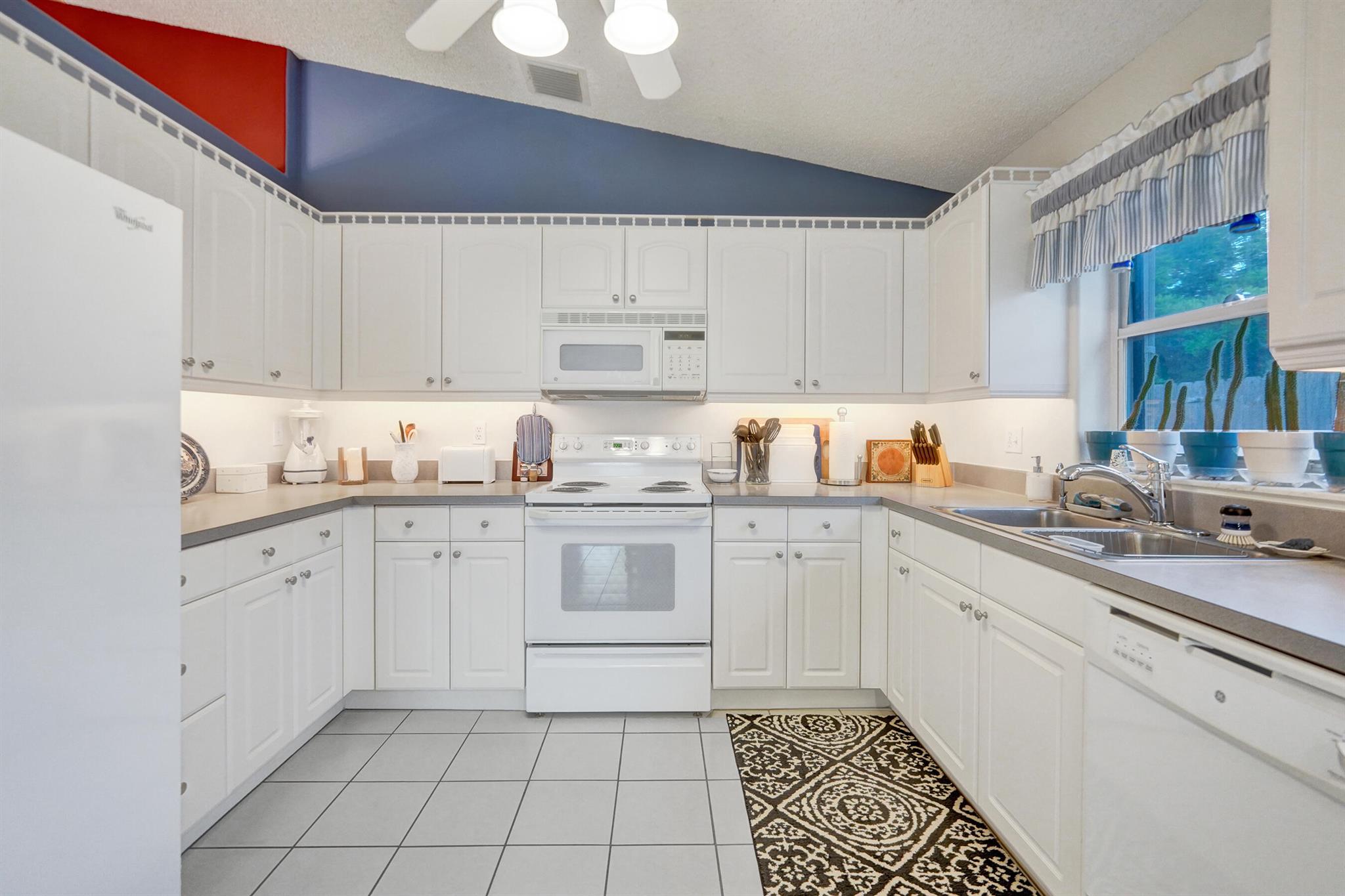 8252 White Rock Circle