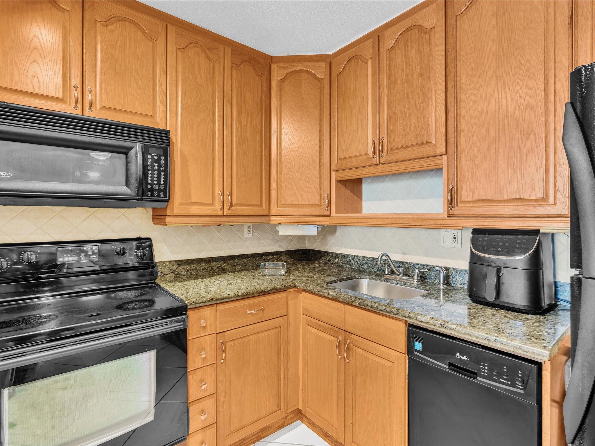 RIO ESPANA CONDO - Residential