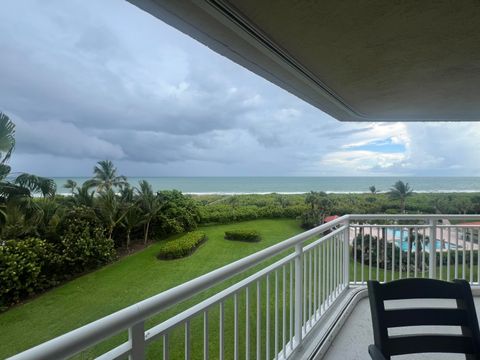 A home in Hutchinson Island