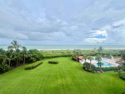 A home in Hutchinson Island