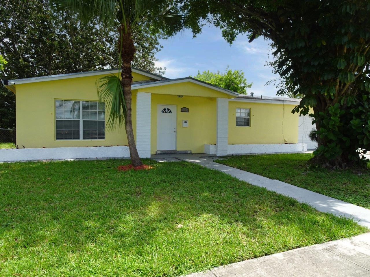 Waterfront 3bd/ 2ba single family home in Sunrise Golf Village with no HOA. Convenient 1-car garage. Spacious living room off separate dining area ideal as office or den. Eat-in kitchen with ample cabinets for plenty of storage. Primary bed has ensuite cabana bath. Luxury vinyl plank throughout. Large open patio. Oversized fenced yard. Small private dock with canal view. Within close proximity to shopping, schools and thoroughfares. Convenient to bus routes and city services.