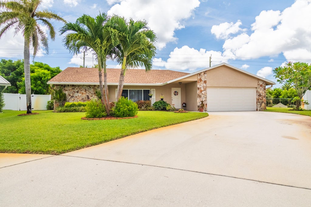 Photo of 5052 Boa Circle, Lake Worth, FL 33463 (MLS # R11105263)