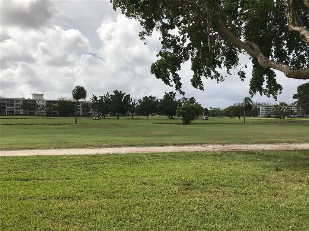 PALM-AIRE COUNTRY CLUB - Residential