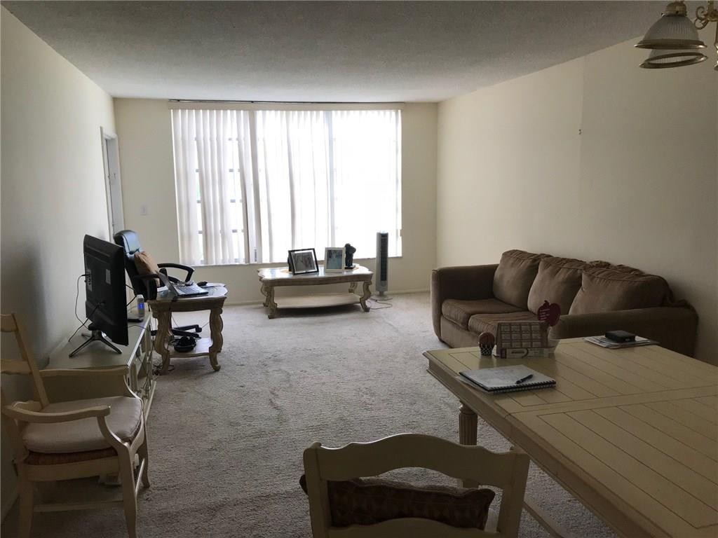 PALM-AIRE COUNTRY CLUB - Residential