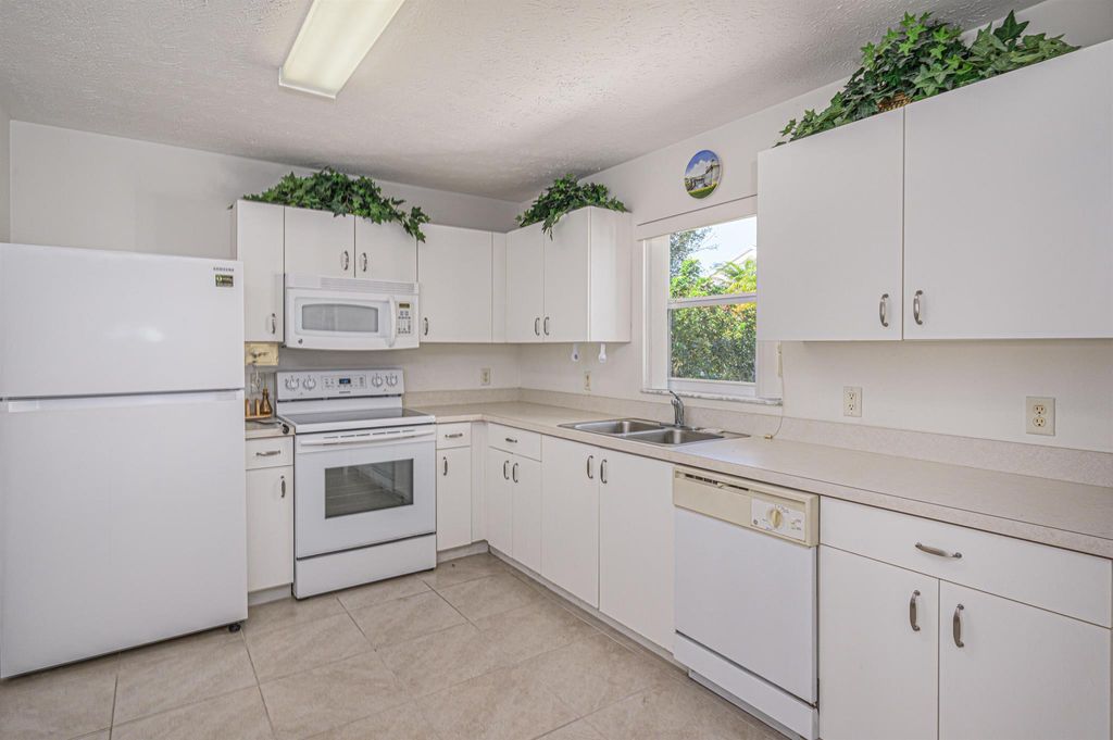 Photo of 6713 Tulipan, Fort Pierce, FL 34951 (MLS # R10865056)