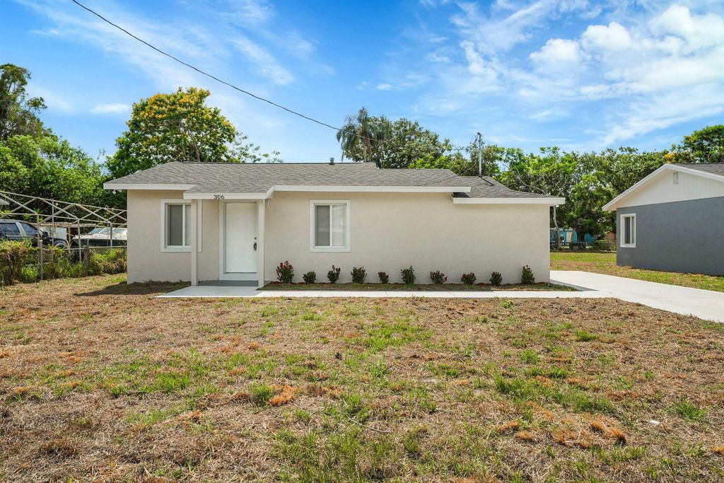 Photo of 306 N 28th Street, Fort Pierce, FL 34947 (MLS # R11134902)