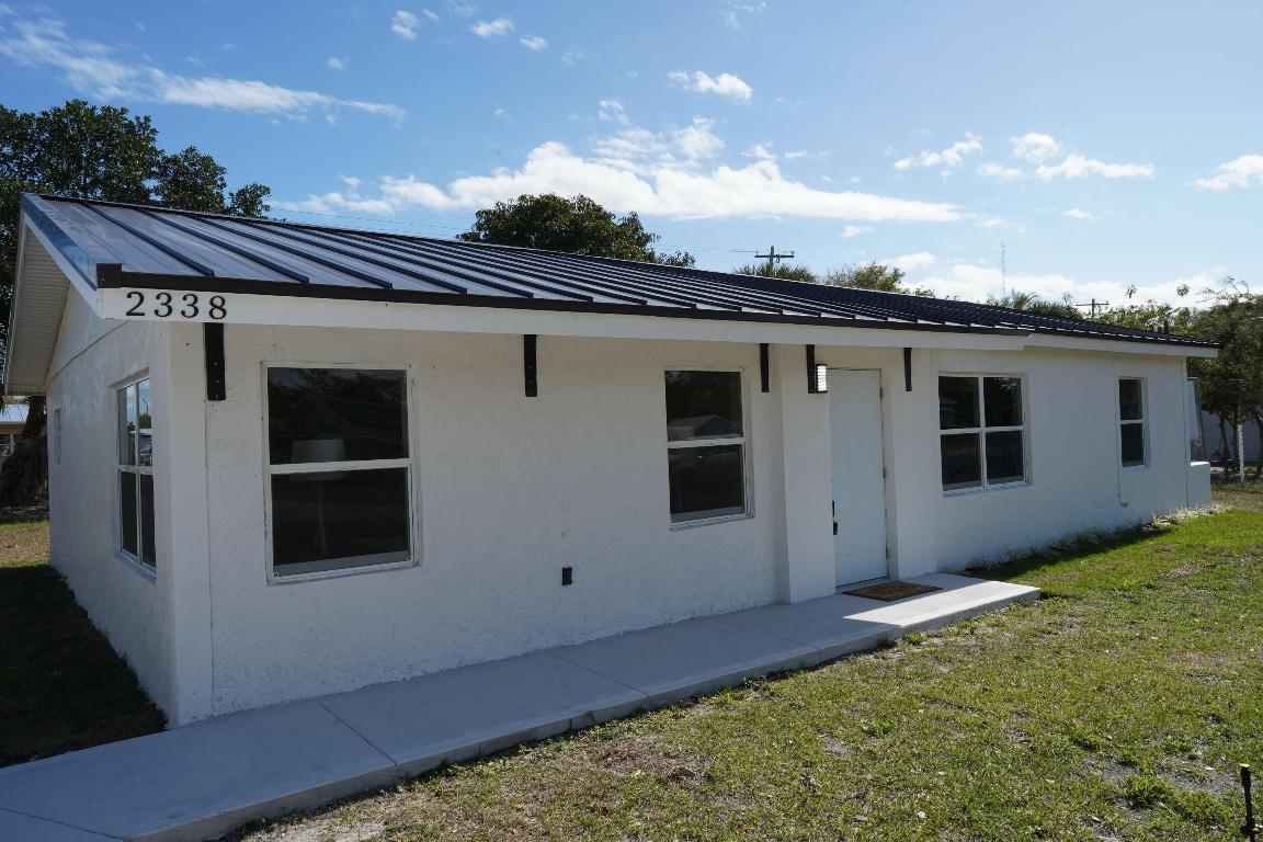 2338 2nd Court SE, Vero Beach, FL, 32962/$319,000 3 2338 2nd Court SE