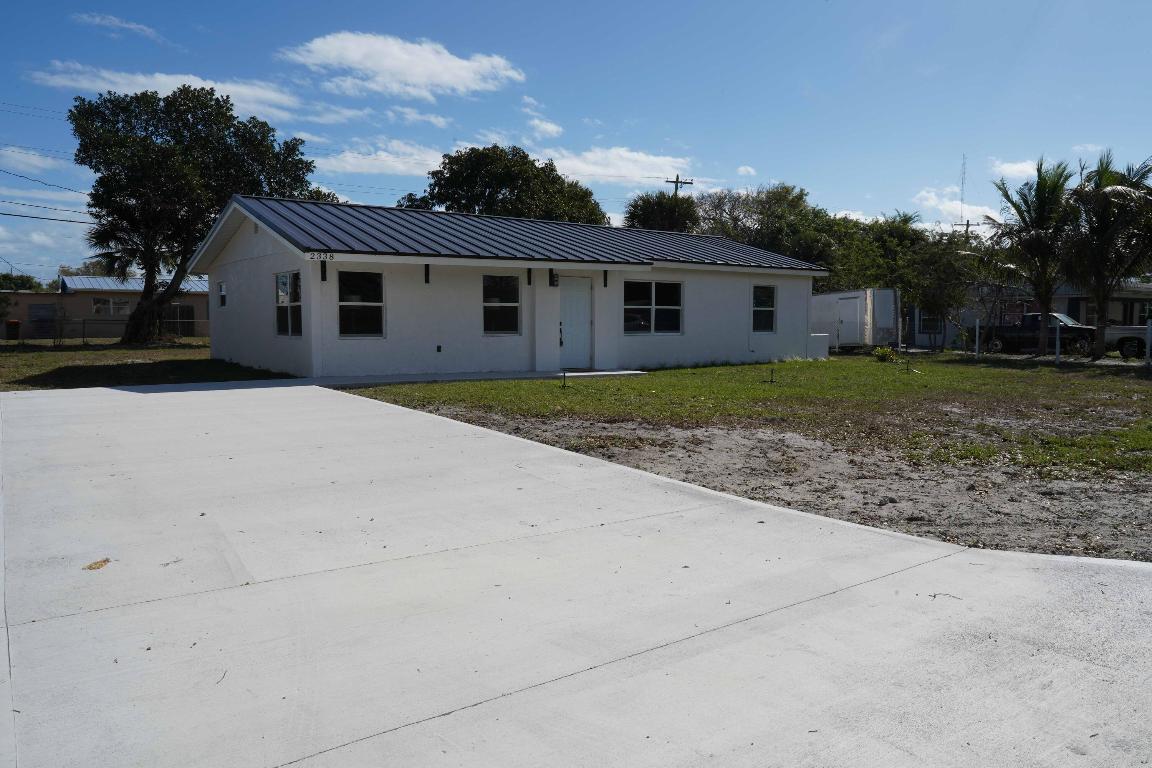 2338 2nd Court SE, Vero Beach, FL, 32962/$319,000 2 2338 2nd Court SE