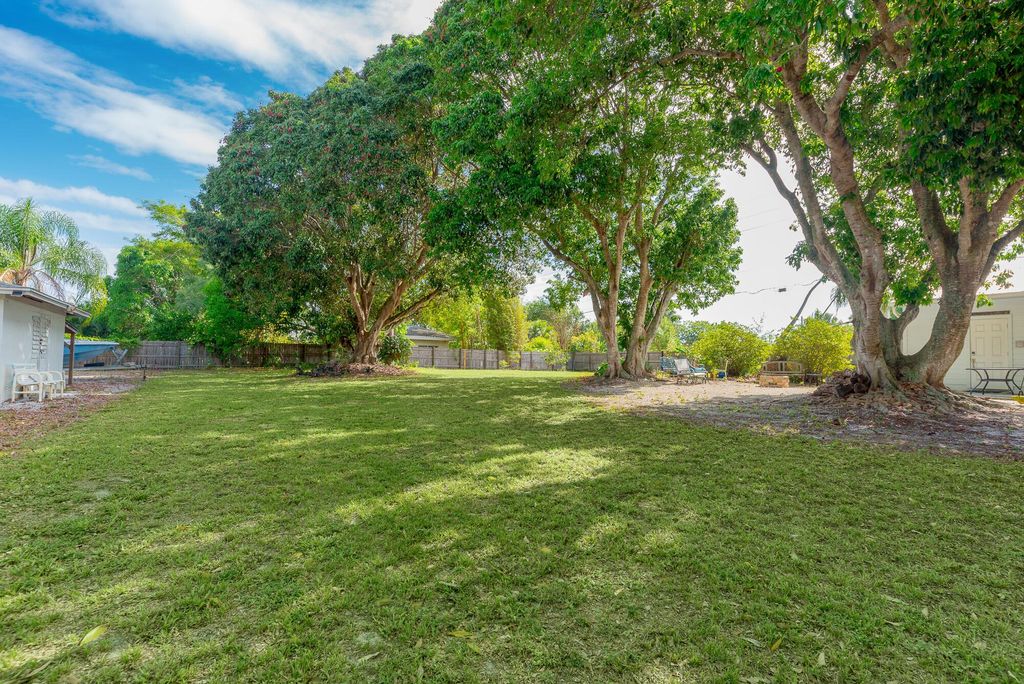 Photo of 516 SE Alamanda Way, Stuart, FL 34996 (MLS # R10998789)