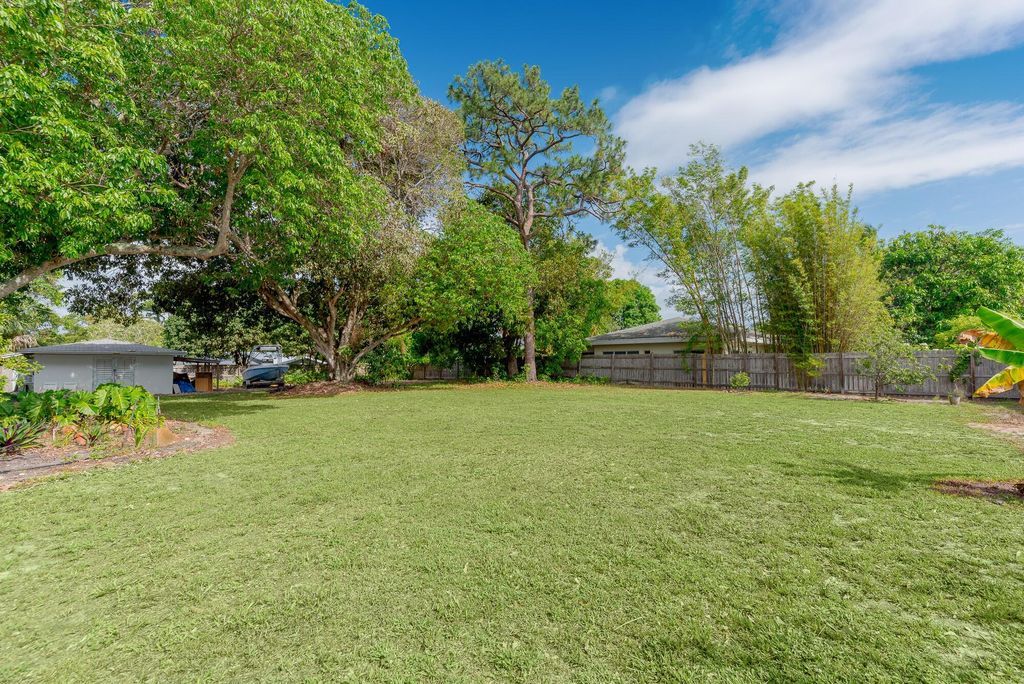 Photo of 516 SE Alamanda Way, Stuart, FL 34996 (MLS # R10998789)