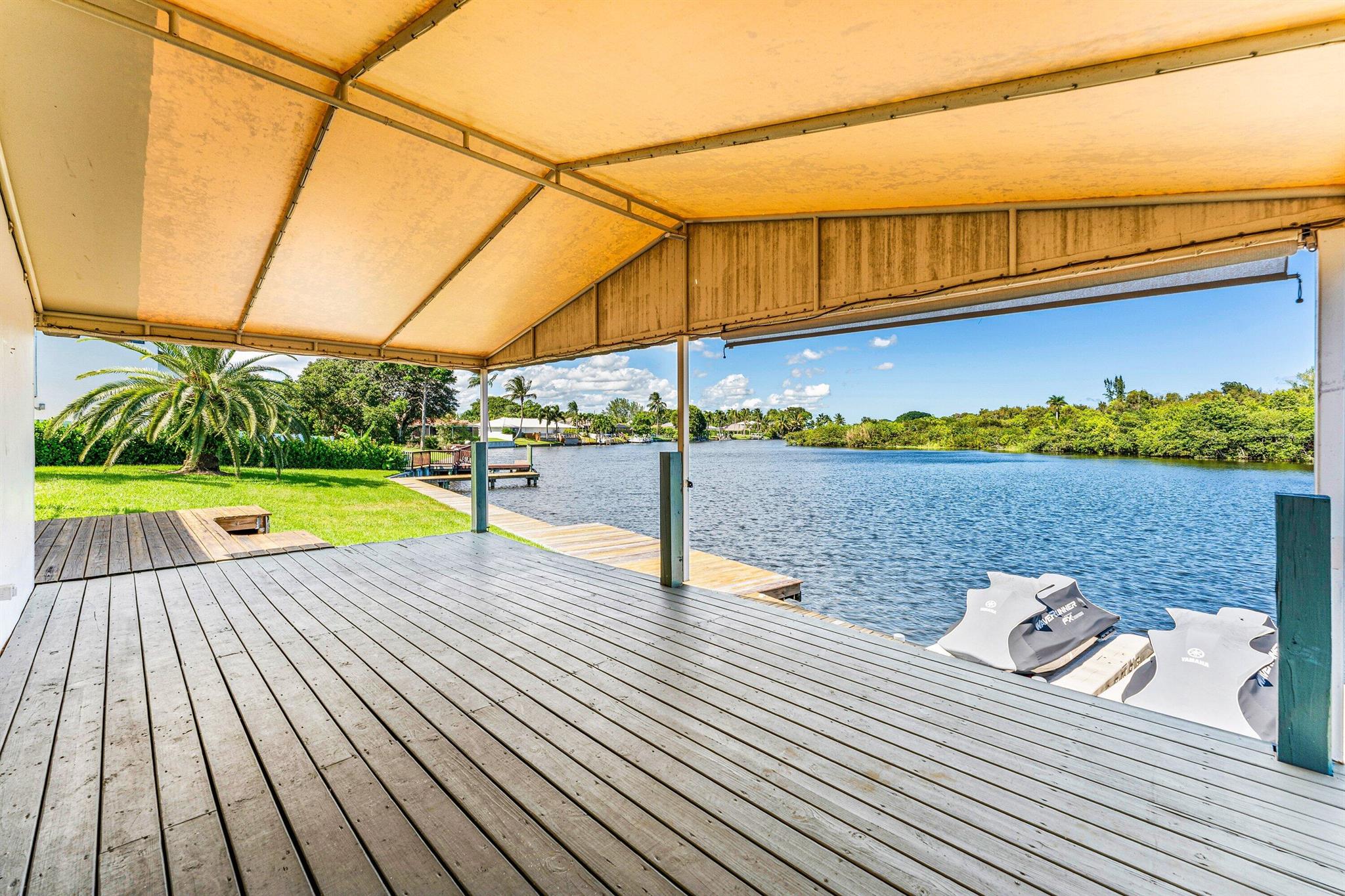 ISLAND ESTATES - Residential