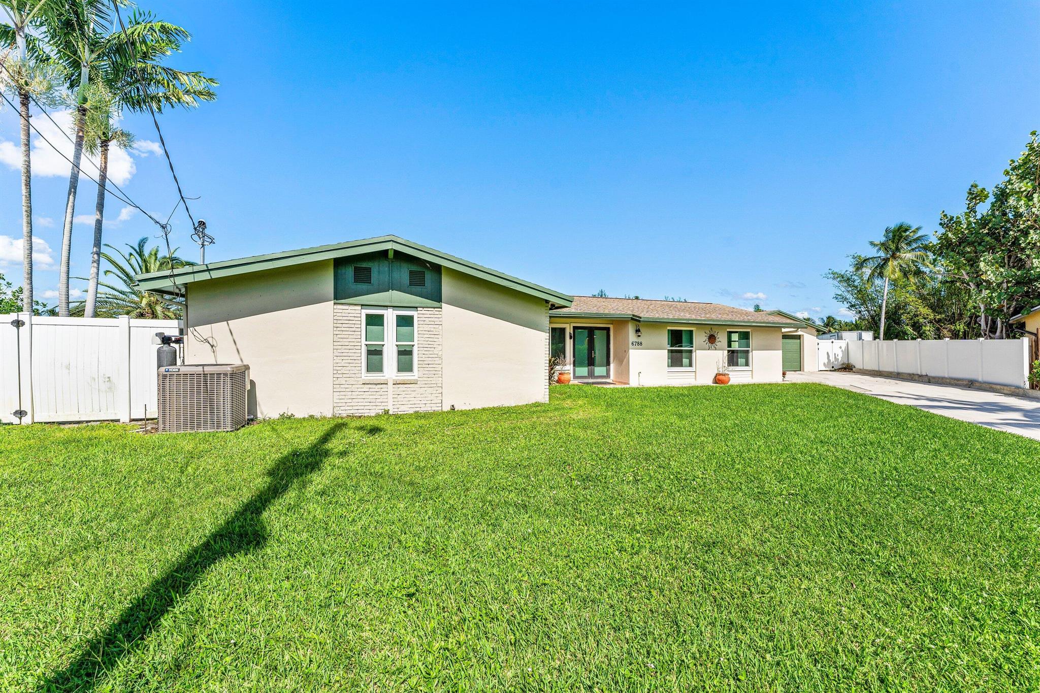 ISLAND ESTATES - Residential