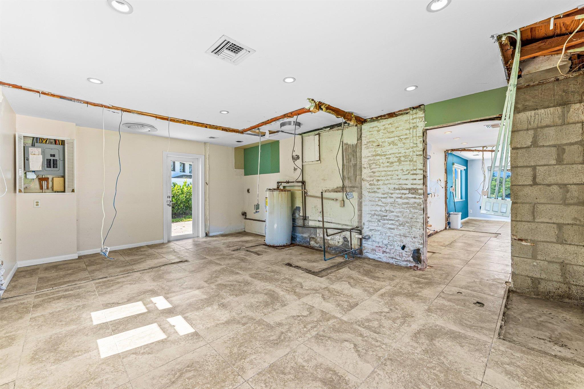 ISLAND ESTATES - Residential