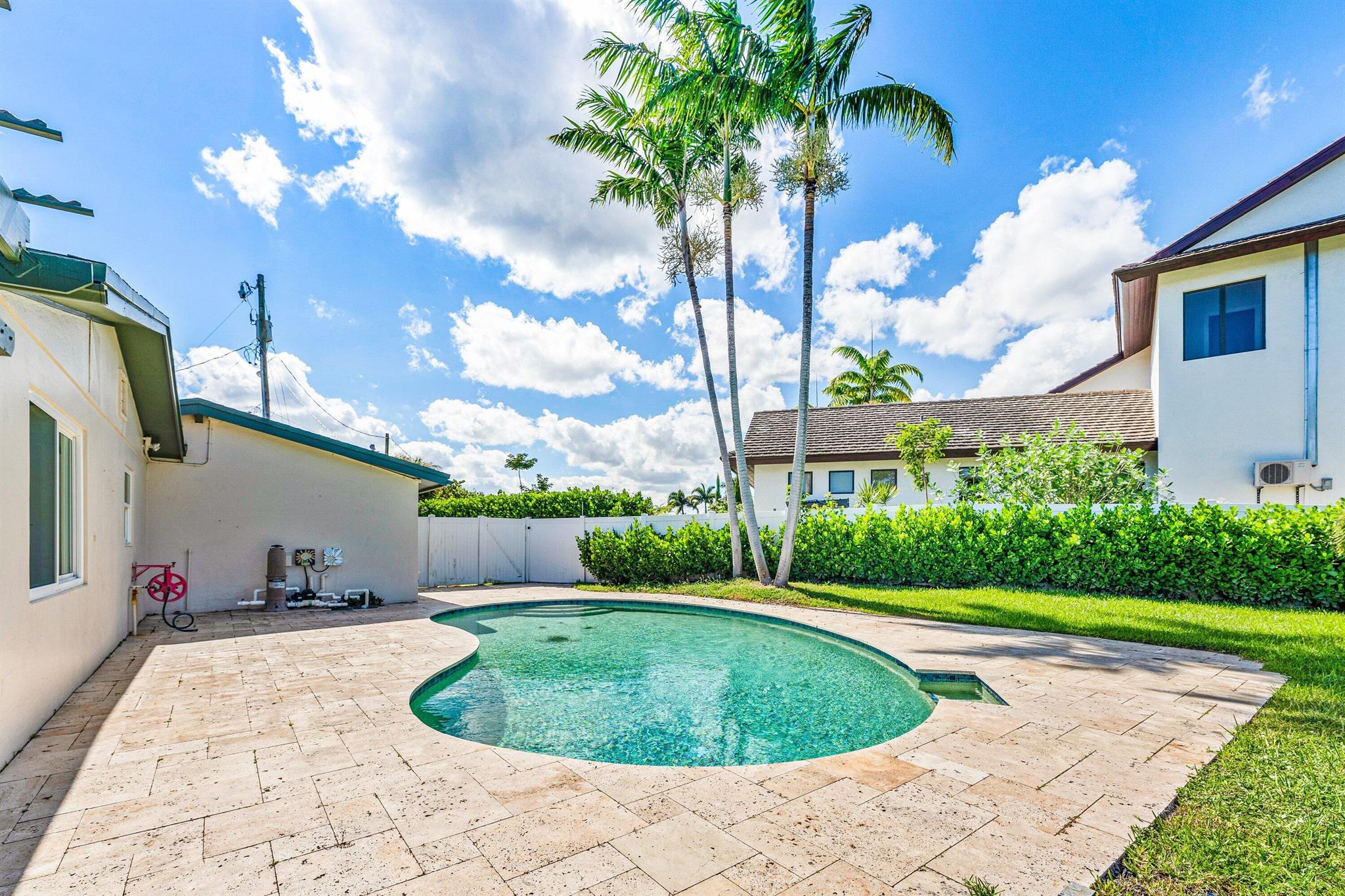 ISLAND ESTATES - Residential