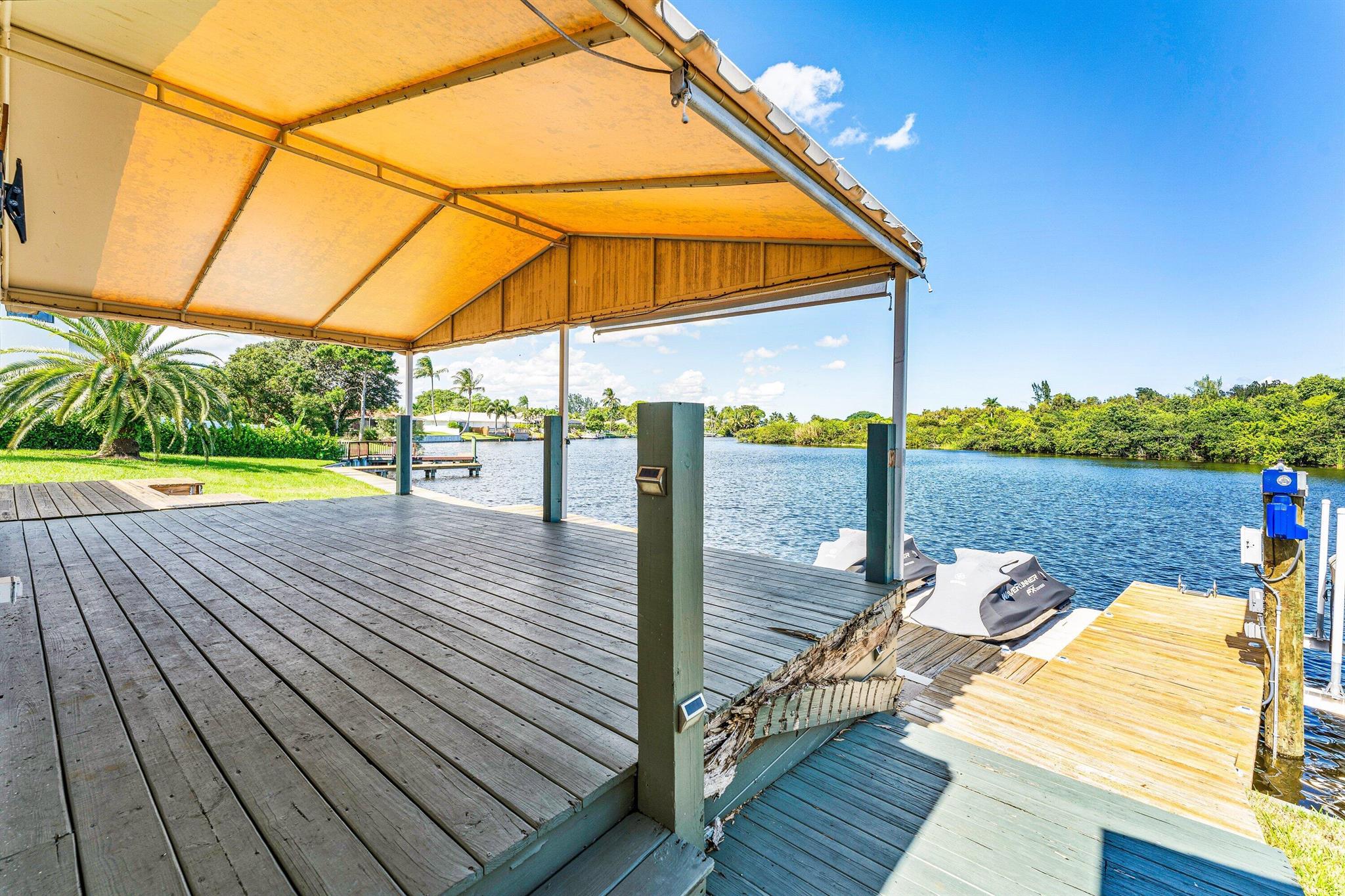ISLAND ESTATES - Residential