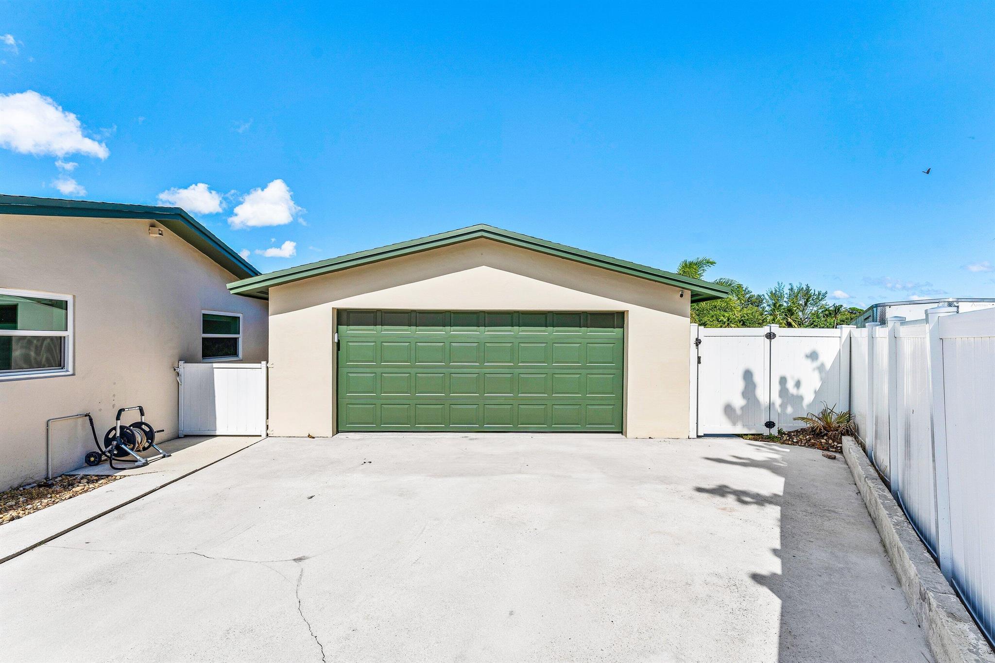 ISLAND ESTATES - Residential